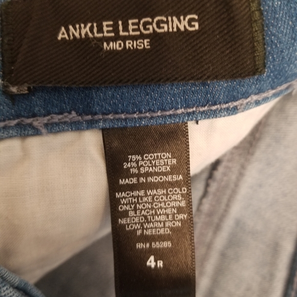 Express Mid Rise Jeans - Picture 2 of 3